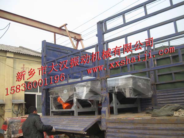 不銹鋼直線(xiàn)振動(dòng)篩發(fā)貨